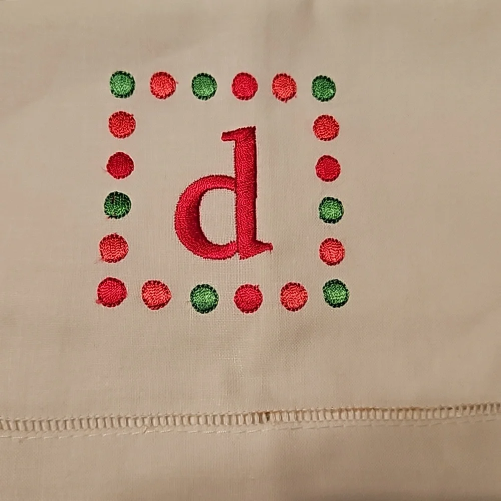 ❤️NWT 2 Monogrammed Guest Towels 
